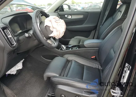 2023 Volvo Xc40 Plus z USA, uszkodzony, nr VIN YV4L12UW7P2066772